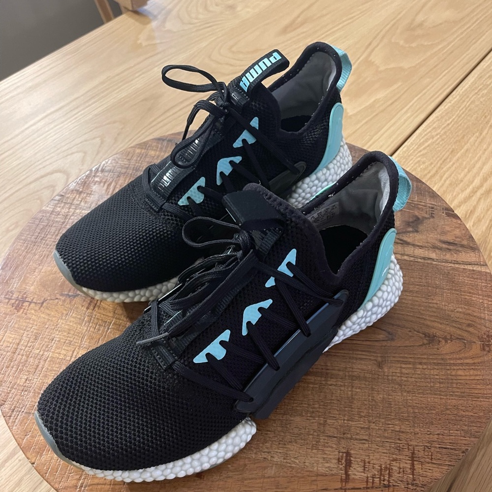 Puma women’s sneakers 👟 tennis shoes size 10